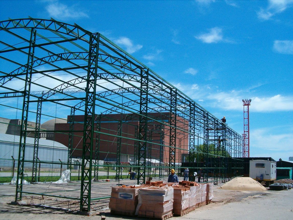 Estructura metálica en complejo nuclear — DHN Construcciones