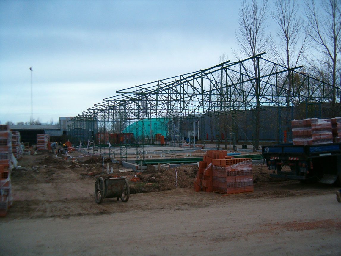 Galpón industrial — estructura metálica